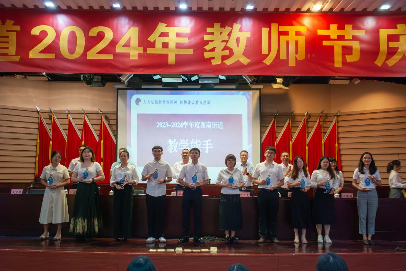ce29f9b8bc519a49a21adfe4a40e45d.jpg
