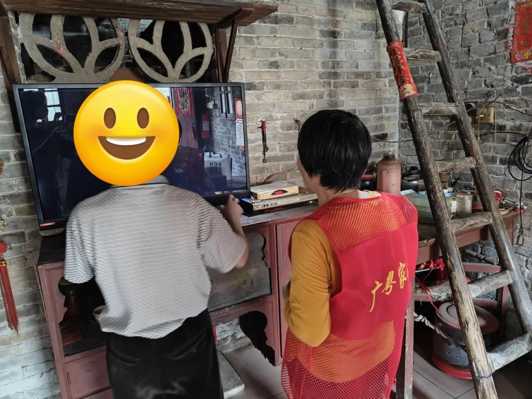 帮长者调电视.jpg
